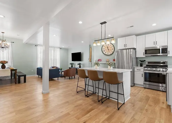 Brand New Row House, Walk To Ppg Arena, Duquesne U And Mercy Hospital, Spa-like Bathrooms, Free Parkng Holiday home *