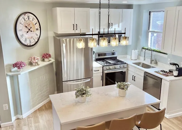Brand New Row House, Walk To Ppg Arena, Duquesne U And Mercy Hospital, Spa-like Bathrooms, Free Parkng *
