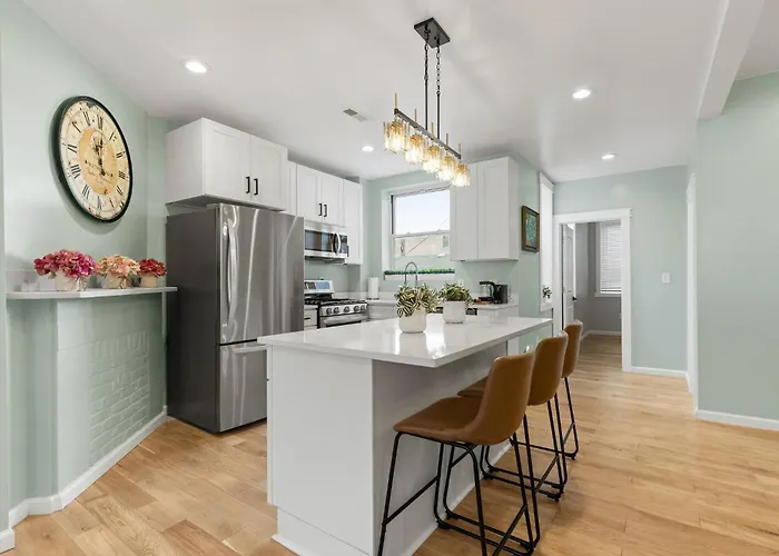 Brand New Row House, Walk To Ppg Arena, Duquesne U And Mercy Hospital, Spa-like Bathrooms, Free Parkng Holiday home