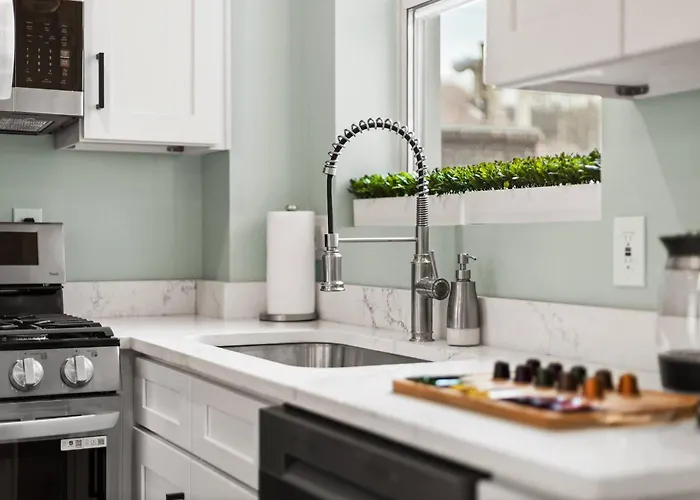 Brand New Row House, Walk To Ppg Arena, Duquesne U And Mercy Hospital, Spa-like Bathrooms, Free Parkng * Pittsburgh