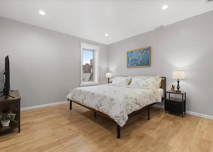 Holiday home Brand New Row House, Walk To Ppg Arena, Duquesne U And Mercy Hospital, Spa-like Bathrooms, Free Parkng
