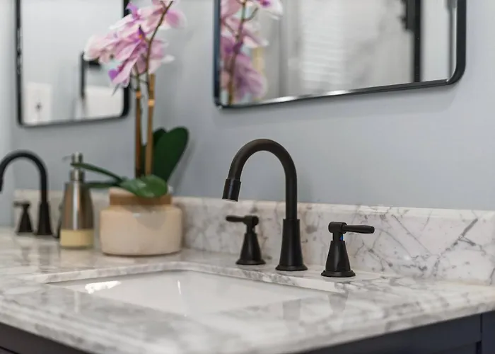 Brand New Row House, Walk To Ppg Arena, Duquesne U And Mercy Hospital, Spa-like Bathrooms, Free Parkng *