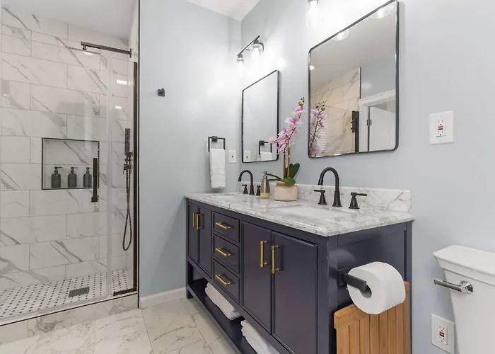 Brand New Row House, Walk To Ppg Arena, Duquesne U And Mercy Hospital, Spa-like Bathrooms, Free Parkng Pittsburgh