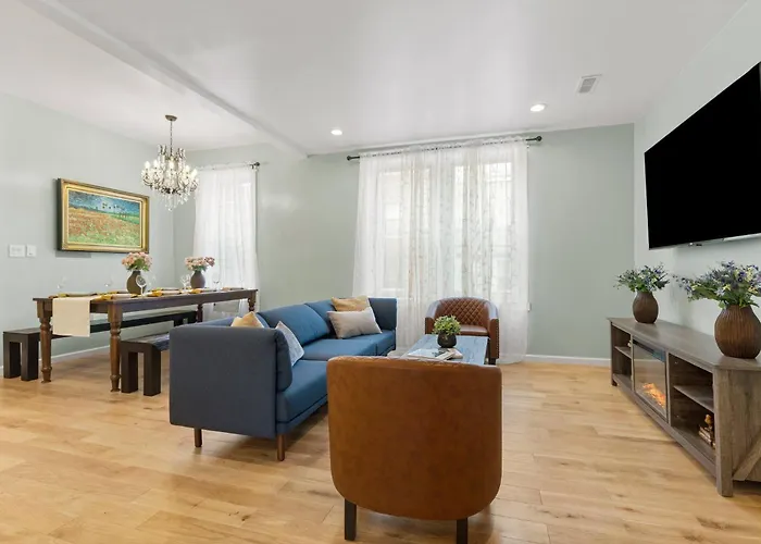 Brand New Row House, Walk To Ppg Arena, Duquesne U And Mercy Hospital, Spa-like Bathrooms, Free Parkng Holiday home *