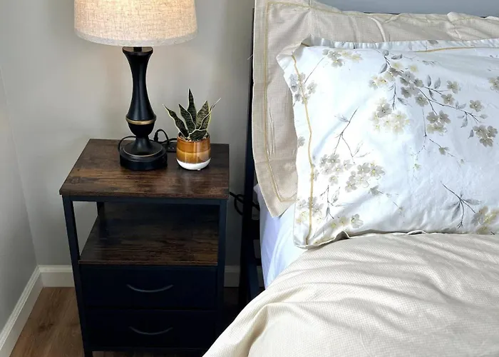 Holiday home Brand New Row House, Walk To Ppg Arena, Duquesne U And Mercy Hospital, Spa-like Bathrooms, Free Parkng Pittsburgh