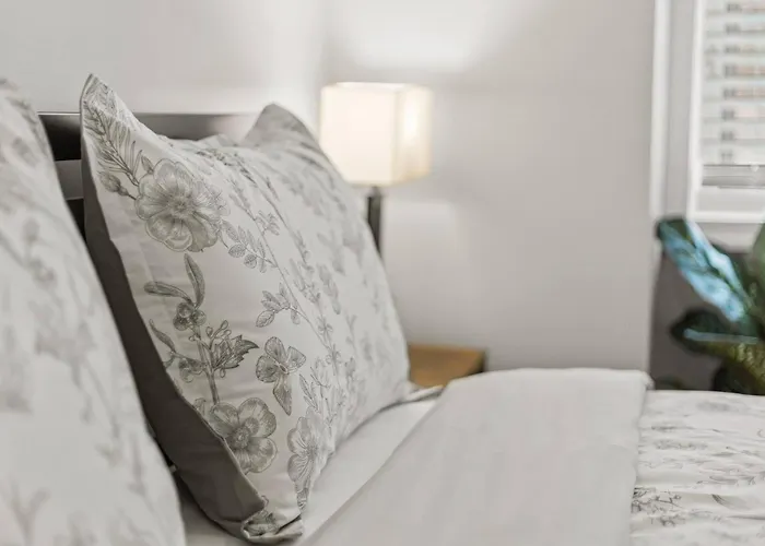 Brand New Row House, Walk To Ppg Arena, Duquesne U And Mercy Hospital, Spa-like Bathrooms, Free Parkng Holiday home
