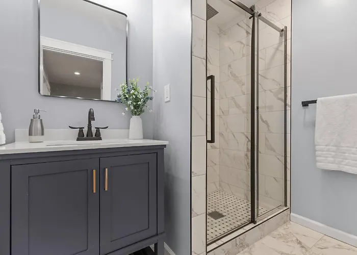 Brand New Row House, Walk To Ppg Arena, Duquesne U And Mercy Hospital, Spa-like Bathrooms, Free Parkng