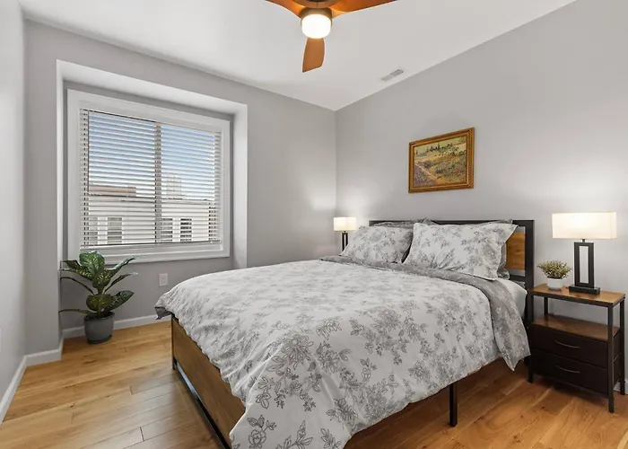 Holiday home Brand New Row House, Walk To Ppg Arena, Duquesne U And Mercy Hospital, Spa-like Bathrooms, Free Parkng